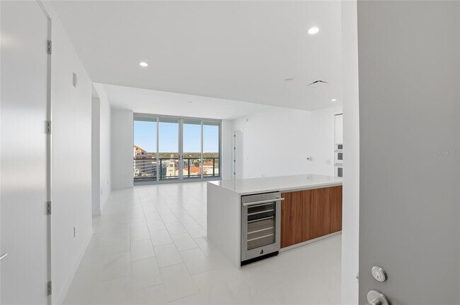 Building Photo - 400 Central Ave