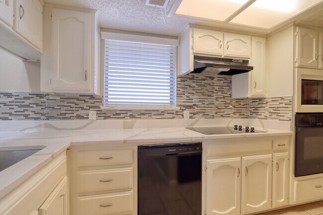 Foto del edificio - 707 Harbour Town Dr