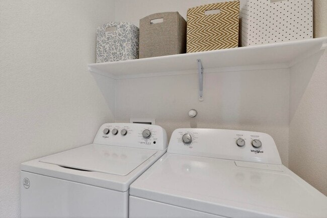 Building Photo - 832 Amatista Lp SE