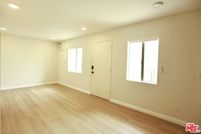 Foto del edificio - 833 Orange Grove Ave