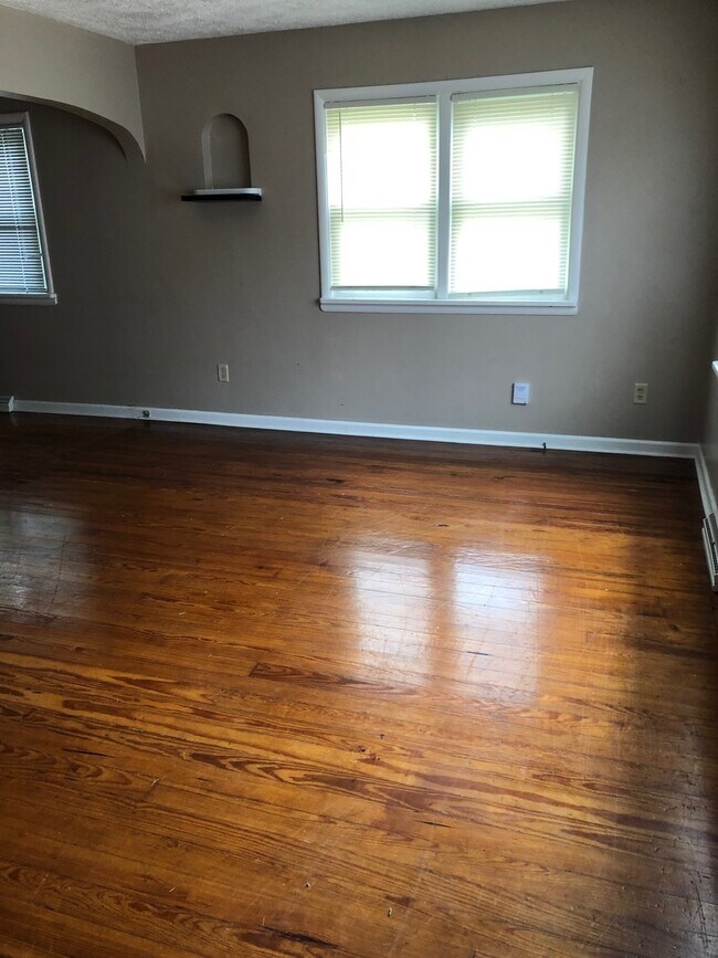 Foto del edificio - Spacious 3 Bedroom Home
