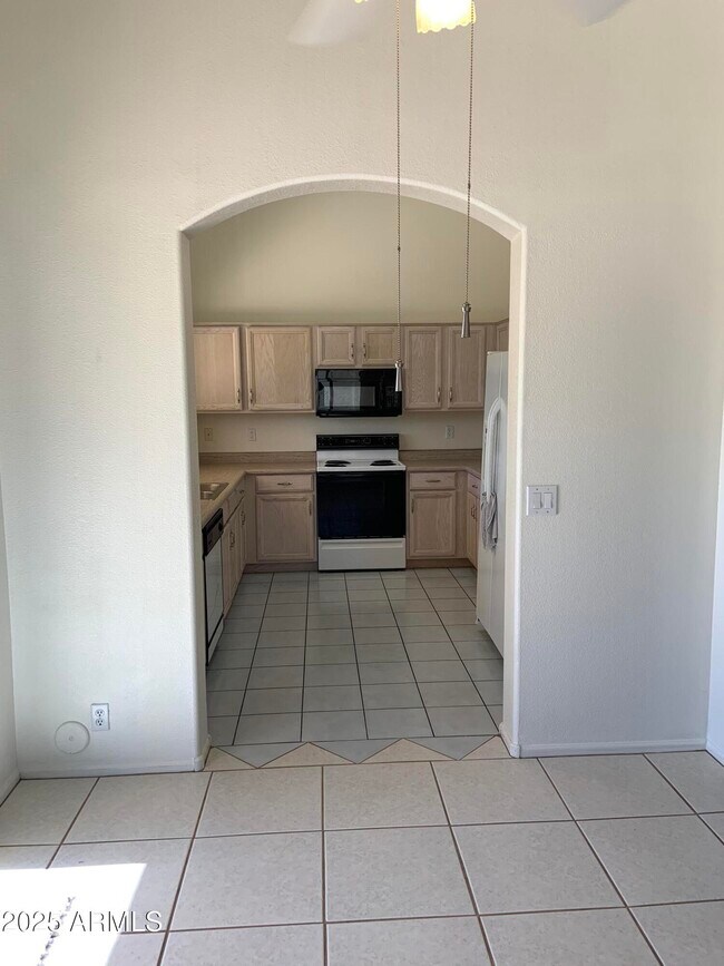 Foto del edificio - 9069 W Behrend Dr