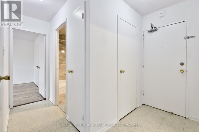 Building Photo - 888 Glen St