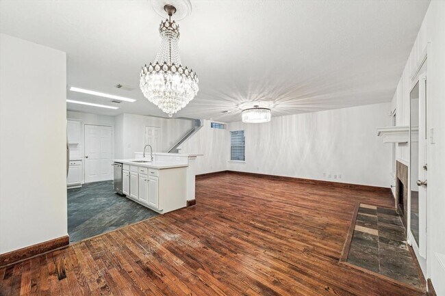 Foto del edificio - 227 Blushwood Pl