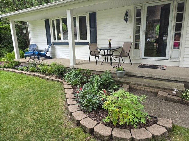 Building Photo - 298 Willowen Dr