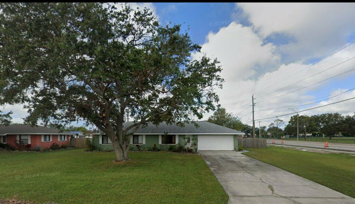 Photo - 6356 5th St Cir E (Bradenton, FL)