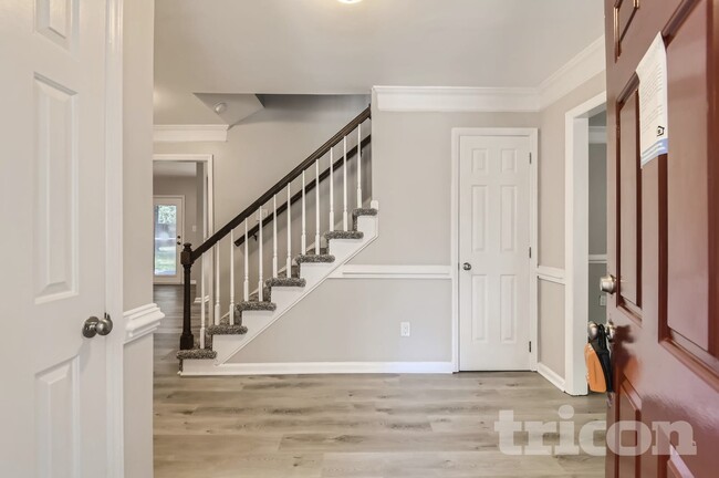 Building Photo - 2229 Century Oaks Ln