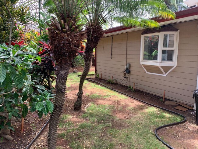 Building Photo - Great Kahana Home- 50 yards to the beach!