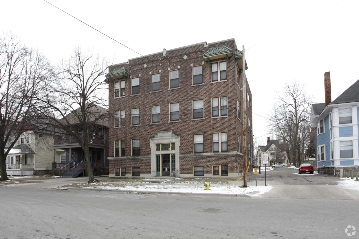 Building Photo - 747 Academy St
