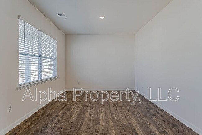 Building Photo - 52 Oak Edge Ln