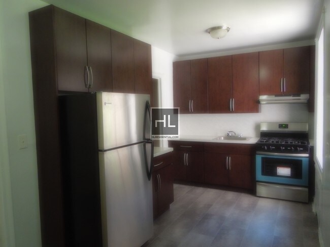 Building Photo - Spacious 1 bedroom apartment in Astoria
