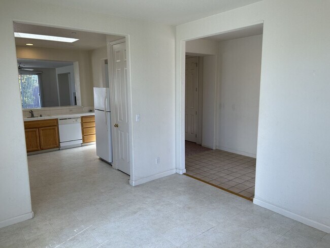 Building Photo - Gorgeous 3 Bedroom, 2 Bath Home in America...