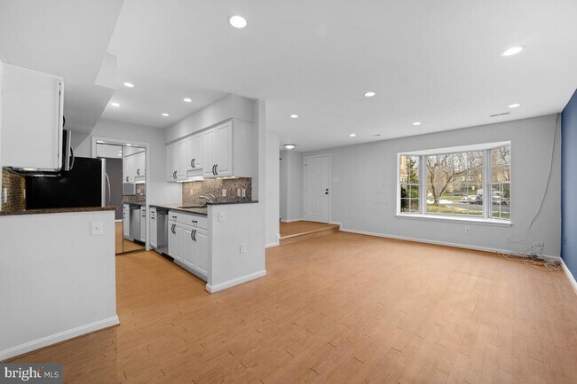 Building Photo - 10129 Green Holly Terrace