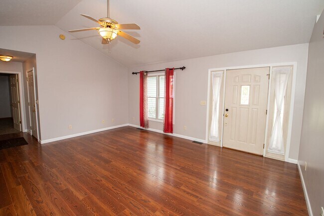 Foto del edificio - 4 Bedroom home in Granger, IN!