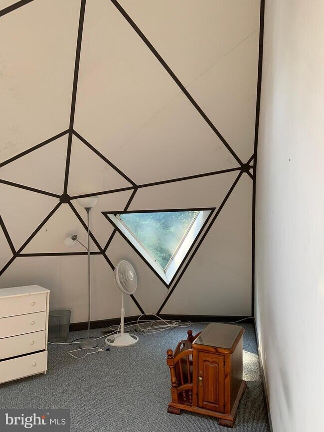 Building Photo - 7221 Beverly St