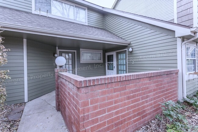 Building Photo - Great 2 Bedroom, 1.5 Bathroom Condo in For...