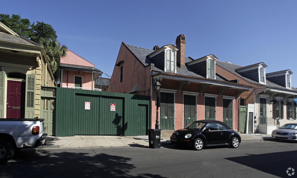 Primary Photo - The Fernendez House