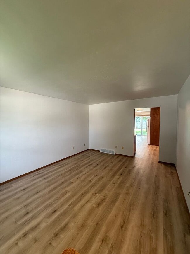 Building Photo - 600 Mollies Way