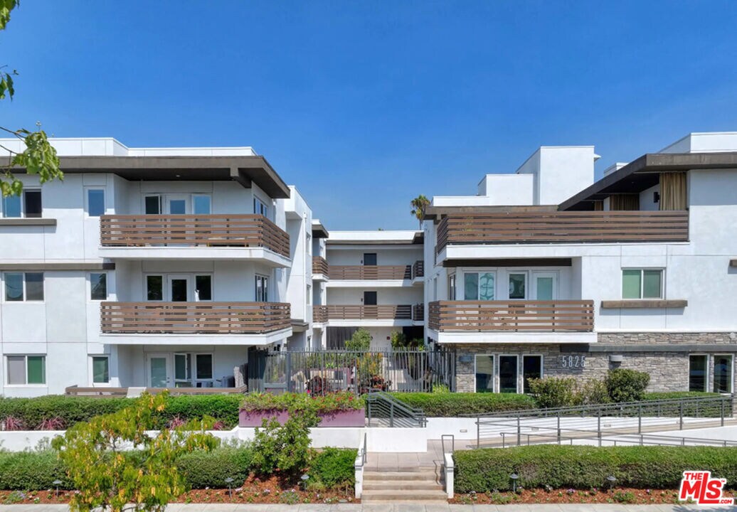 Foto principal - 5825 Camerford Ave