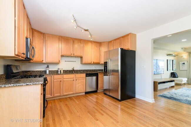 Building Photo - 717 Seward St