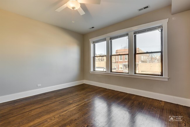 Foto del edificio - 2609 W Lawrence Ave