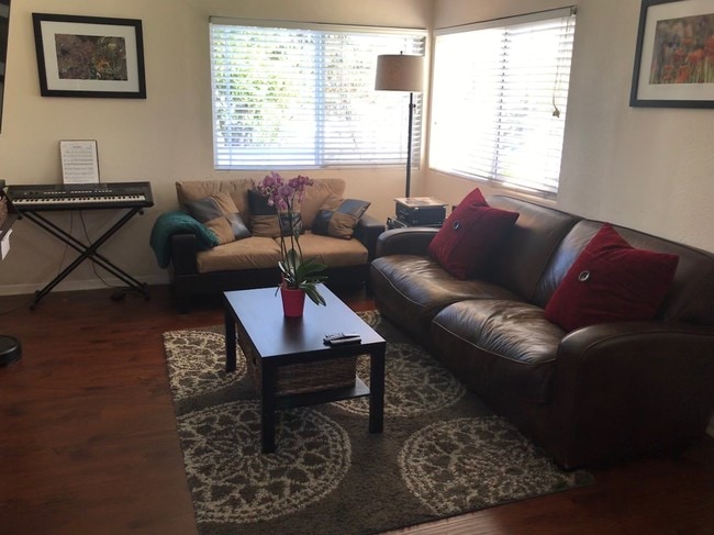 Foto del edificio - 1651 W 204th St