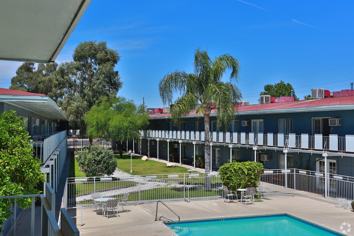 The Crossings on Roger Apartments Tucson, AZ