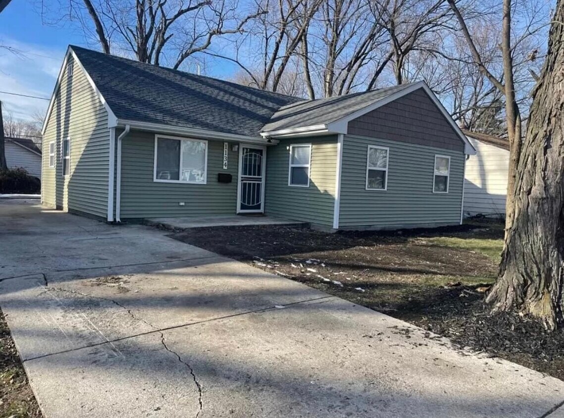 Primary Photo - 1134 Benton St