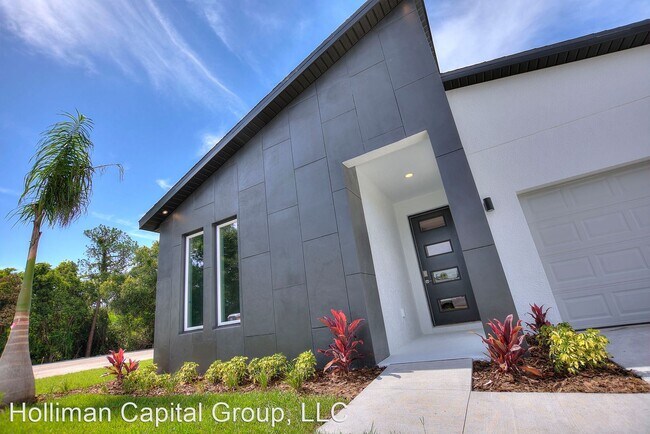 Building Photo - 4 br, 2 bath House - 302 Royal Palm Way