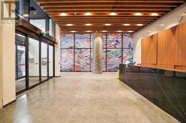Building Photo - 161 Roehampton Ave