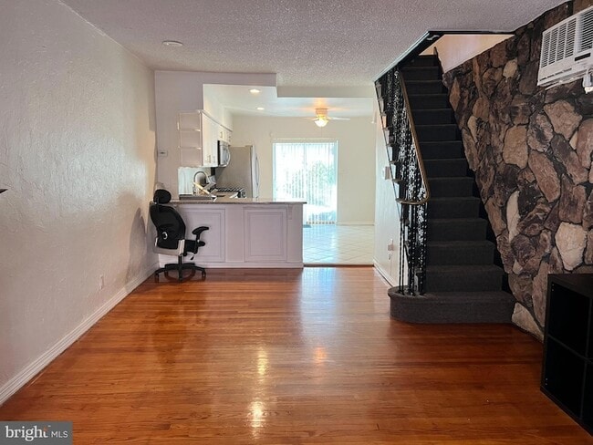 Foto del edificio - 2408 S Sartain St