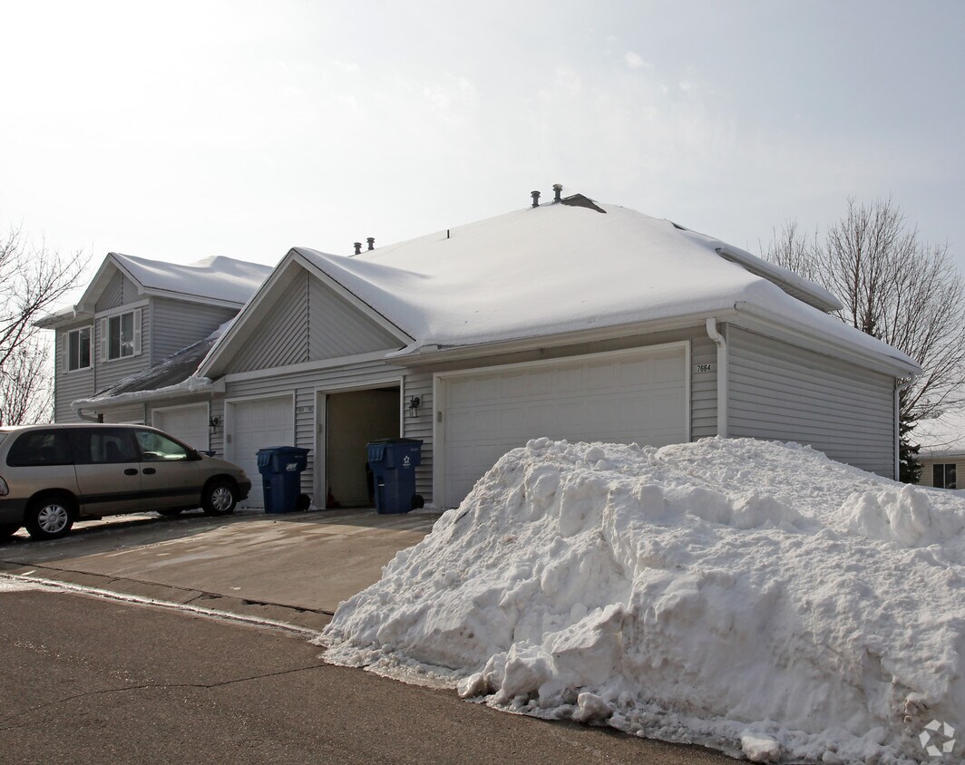 Foto del edificio - 7662-7668 W 142nd St