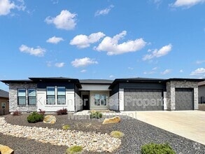 Building Photo - 5298 W Parkridge Dr