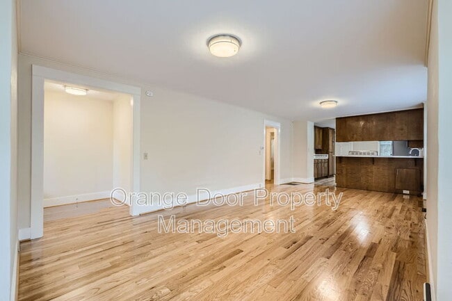 Foto del edificio - 4337 2nd Ave NE