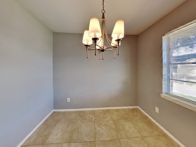 Foto del edificio - 722 E Brown Ln