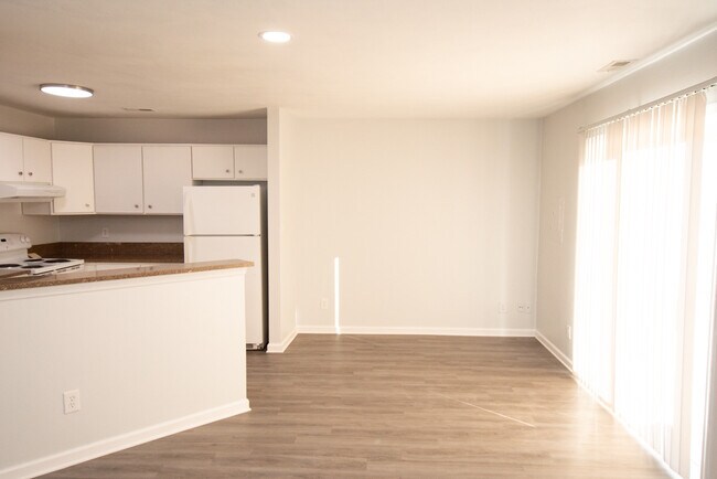 Building Photo - 500 Barberton Dr