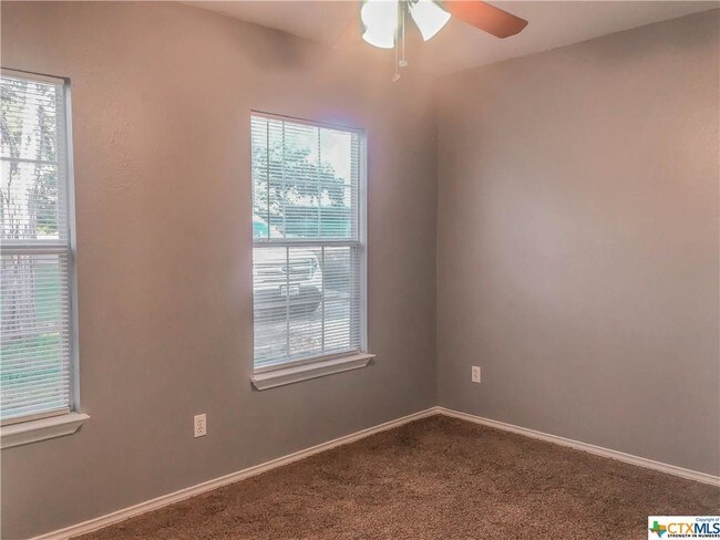 Foto del edificio - 2381 Cypress Gardens Blvd