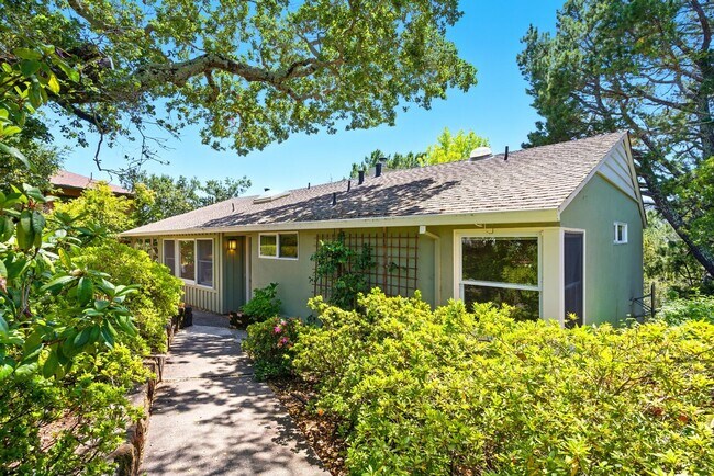 Foto del edificio - Gorgeous 4 bedroom home in Greenbrae with ...