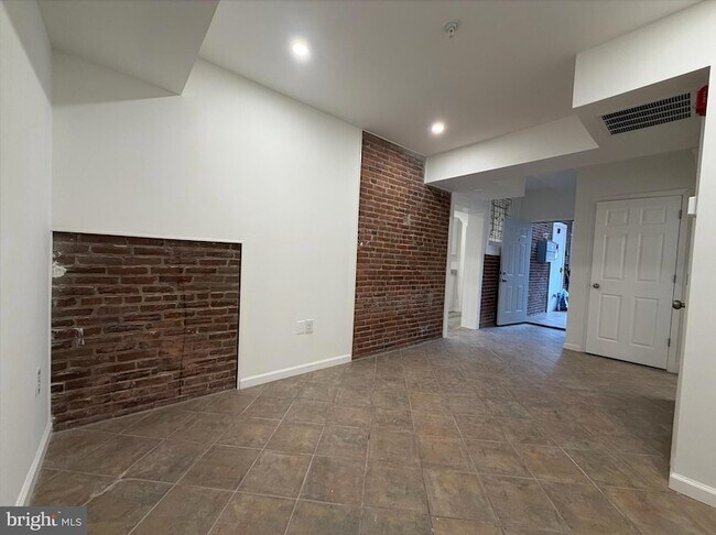 Foto del edificio - 45 E High St