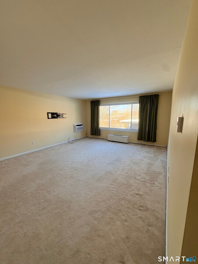 Foto del edificio - 57 Westridge Rd