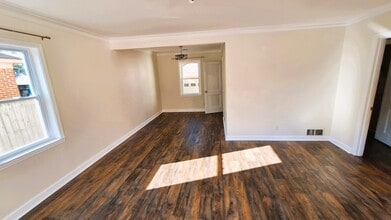 Building Photo - 4678 Bowen Ave