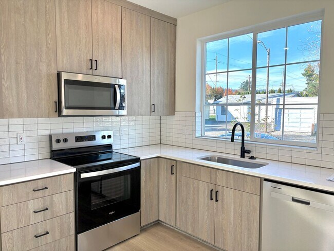 Foto del edificio - *MOVE-IN SPECIAL*  St. Johns New Build Townhouse - Bright and Spacious End Unit 2 Bedroom with A/...