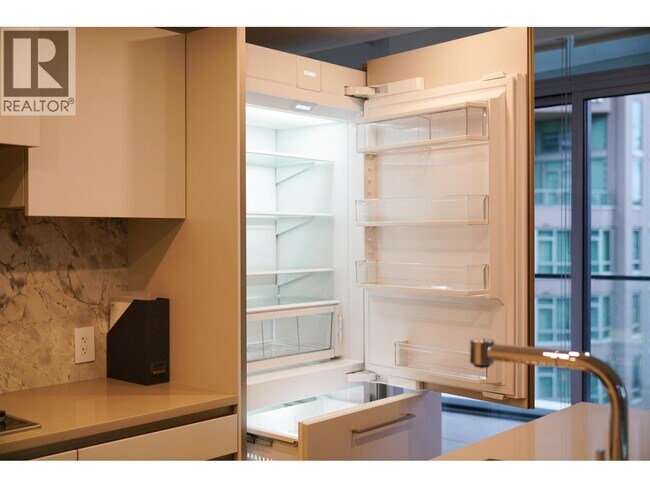 Building Photo - 889 Pacific St