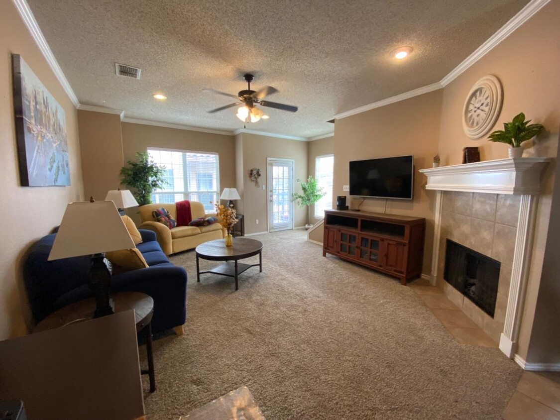 Primary Photo - Fully Furnished 3 bed 3.5 Bath Condo - Wal...