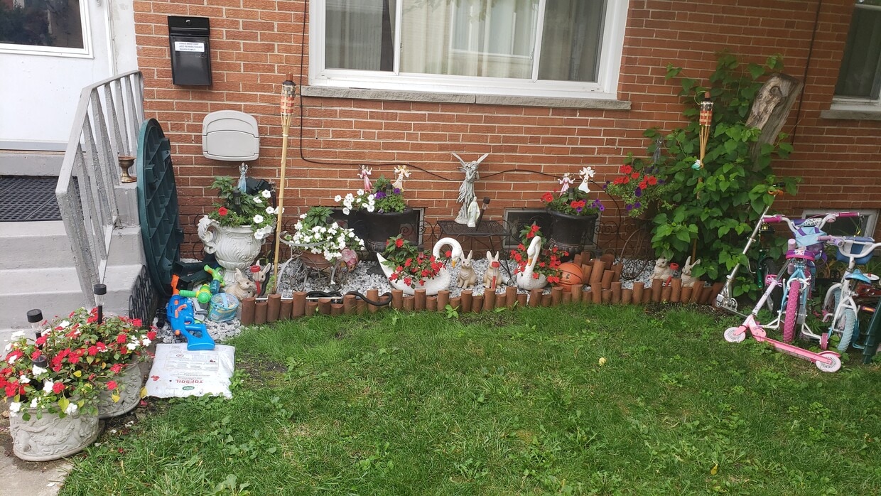 10033 FRONTAGE Rd, Skokie, IL 60077 Townhome Rentals in Skokie IL