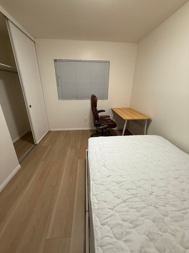 Foto del edificio - 750 Kostner Dr