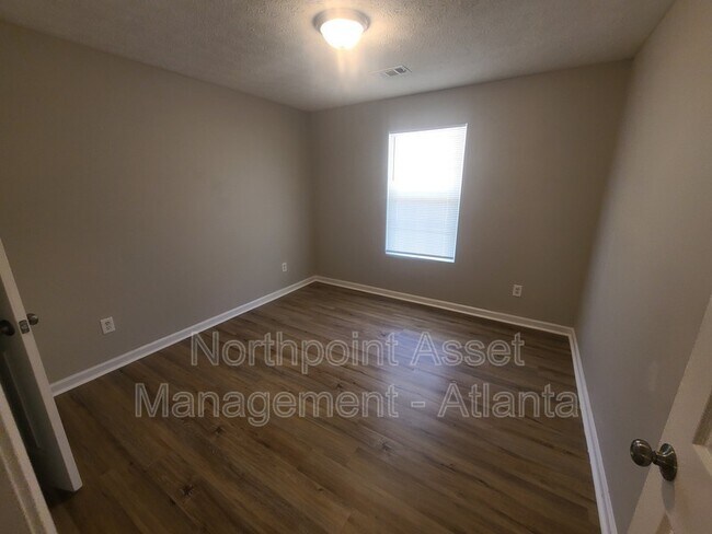 Foto del edificio - 9568 Sleepy Hollow Ln