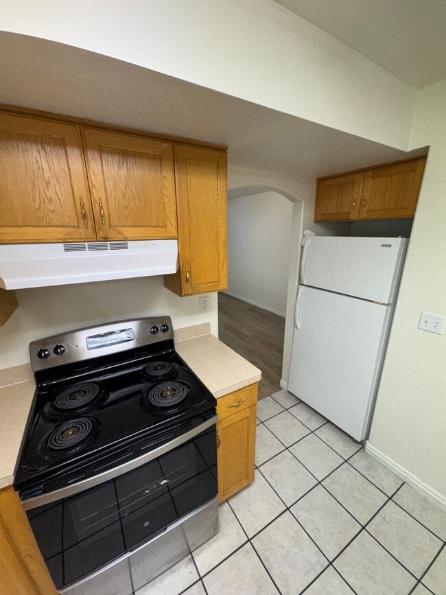 Building Photo - 905 W 350 N