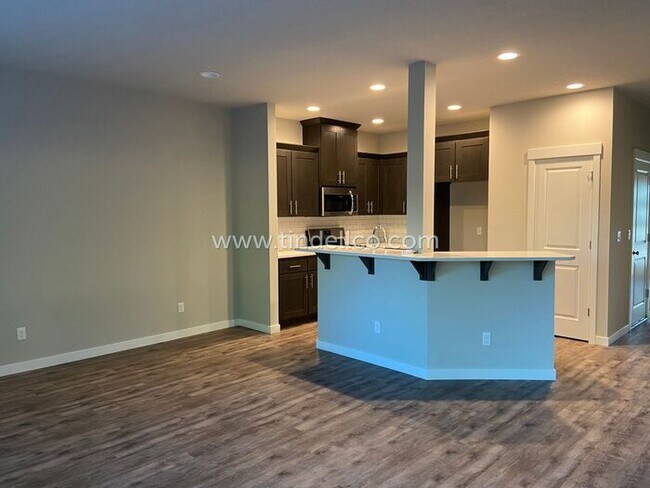 Foto del edificio - Modern 3 Bedroom 2.5 Bathroom Home In Happ...