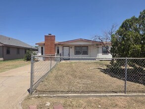 Building Photo - 711 Ruby Dr